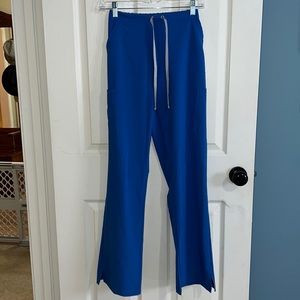 NWOT Urbane Performance Tailored Fit Stretch 6-Pkt Cargo Scrub Pants